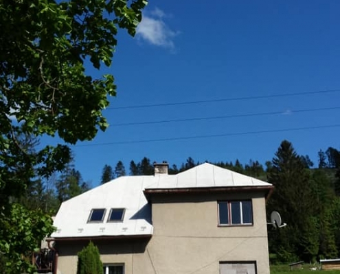 Náter strechy rodinného domu na Zákopčí